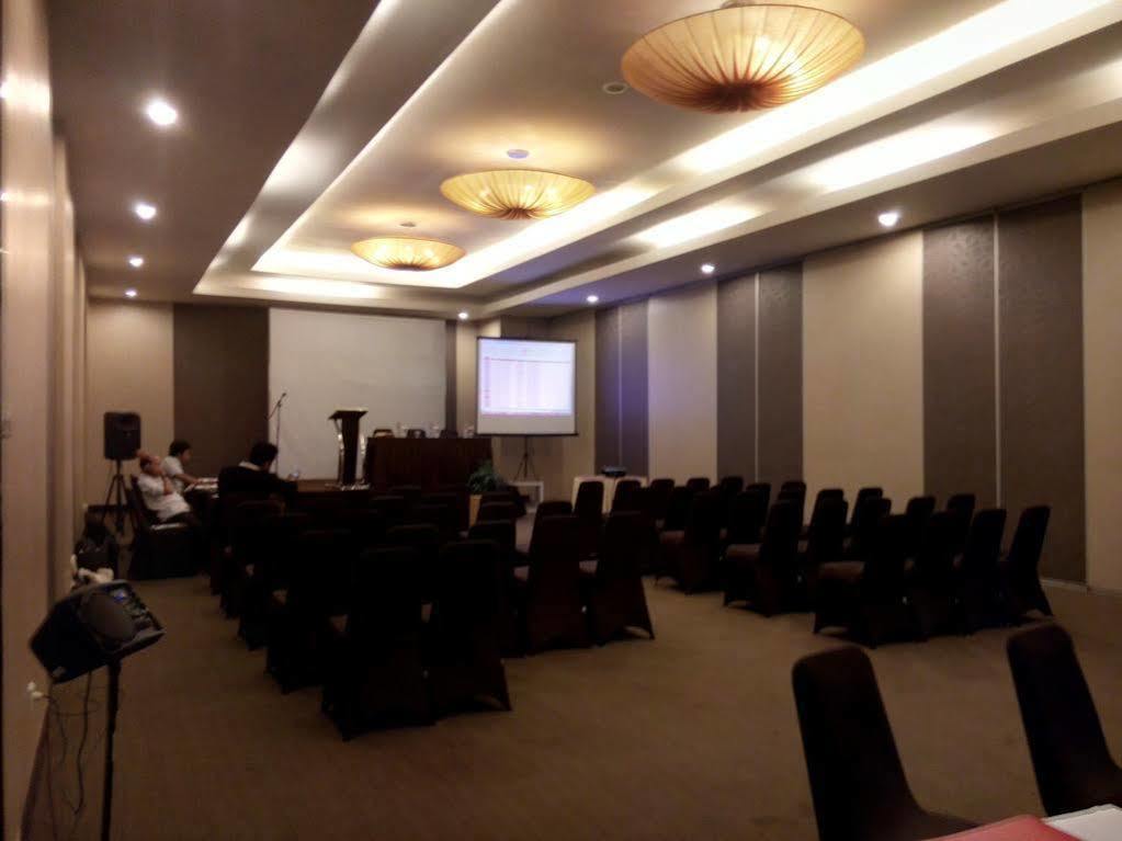Amaris Hotel Banjar Banjarmasin  Extérieur photo